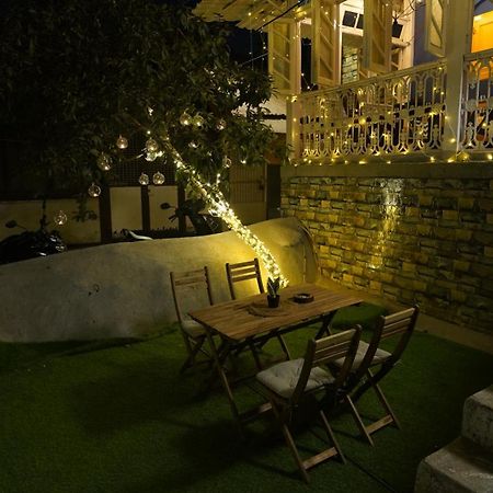 מומביי Gosolo Stays Bandra Hostel מראה חיצוני תמונה