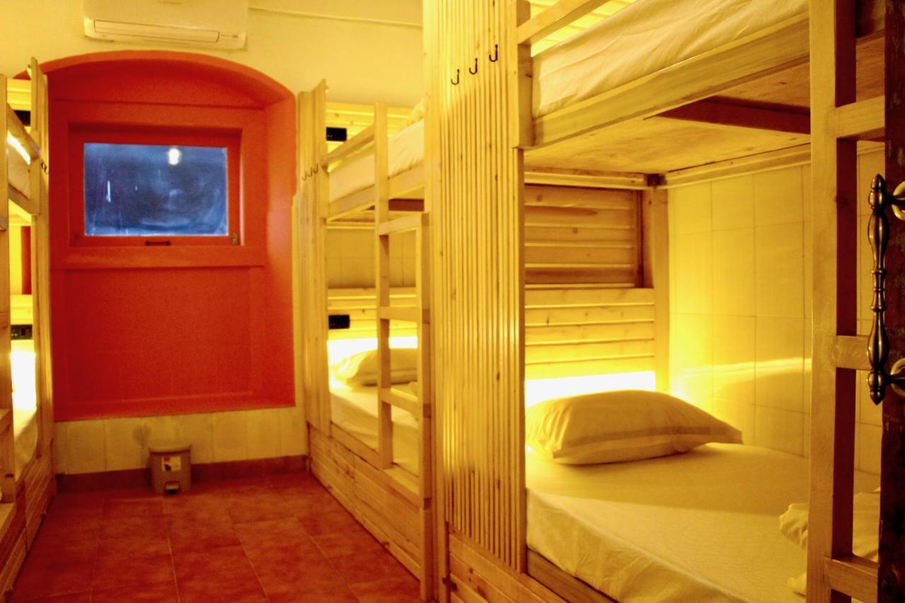 מומביי Gosolo Stays Bandra Hostel מראה חיצוני תמונה