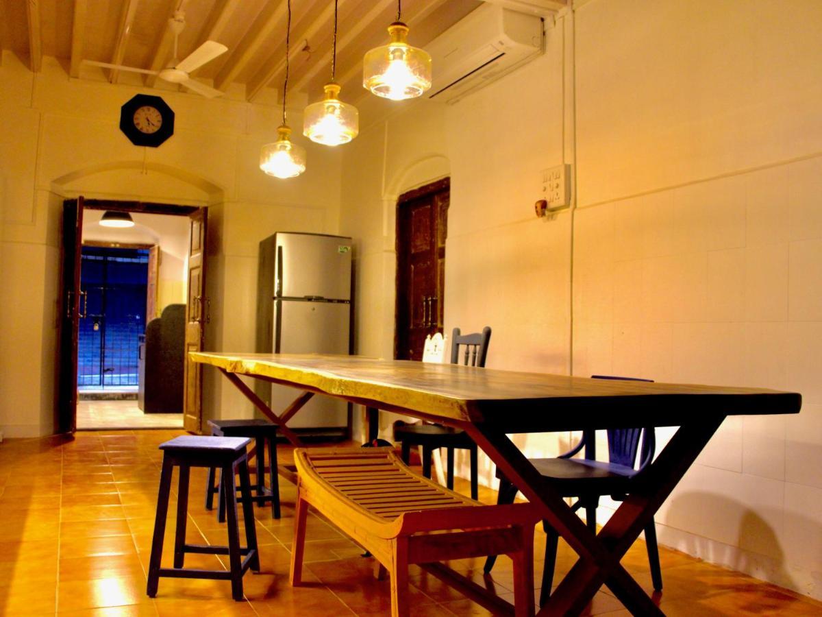 מומביי Gosolo Stays Bandra Hostel מראה חיצוני תמונה