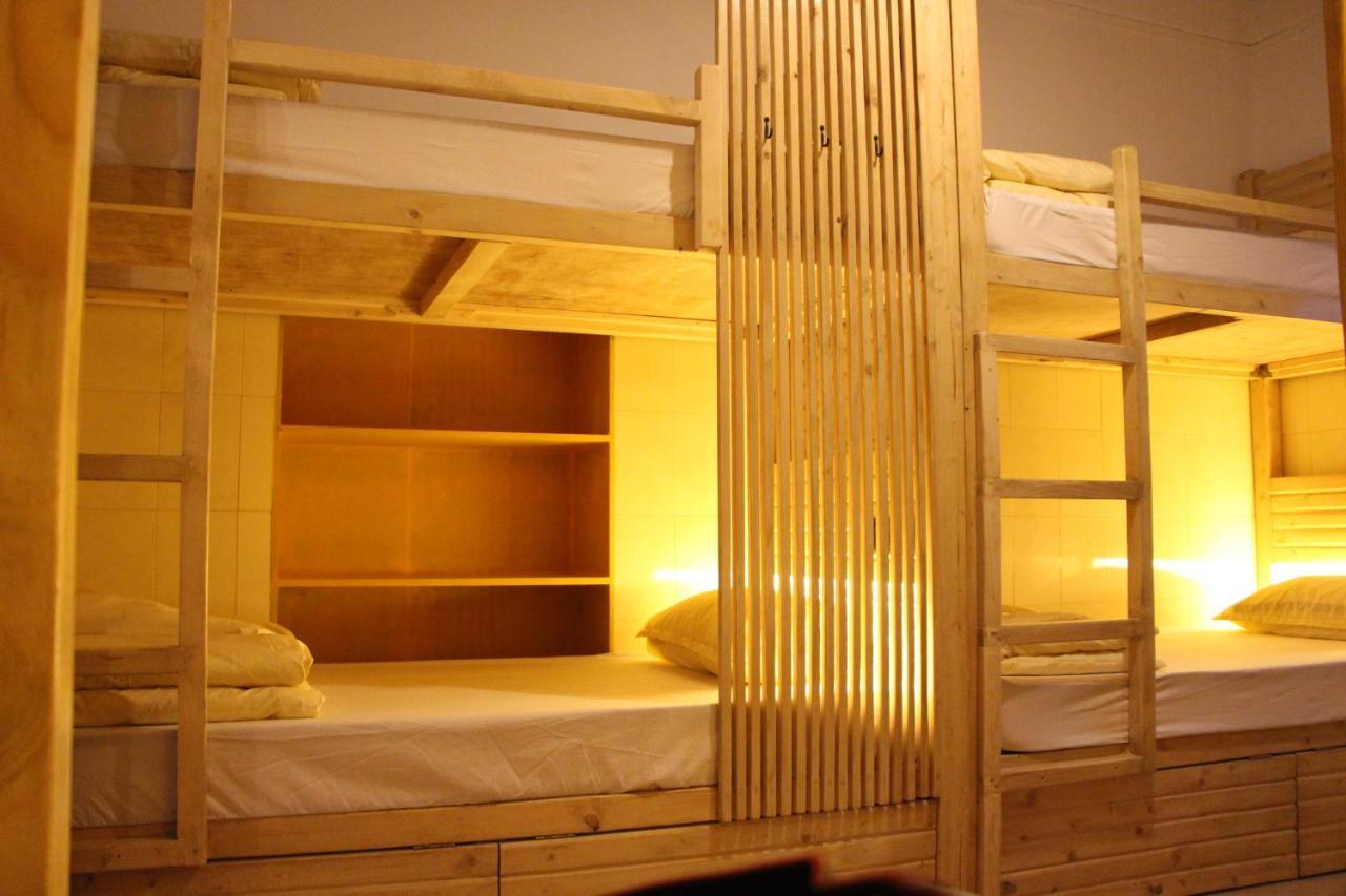 מומביי Gosolo Stays Bandra Hostel מראה חיצוני תמונה