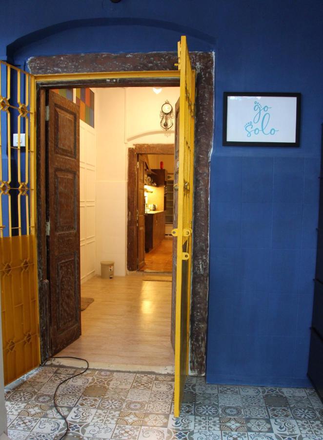 מומביי Gosolo Stays Bandra Hostel מראה חיצוני תמונה