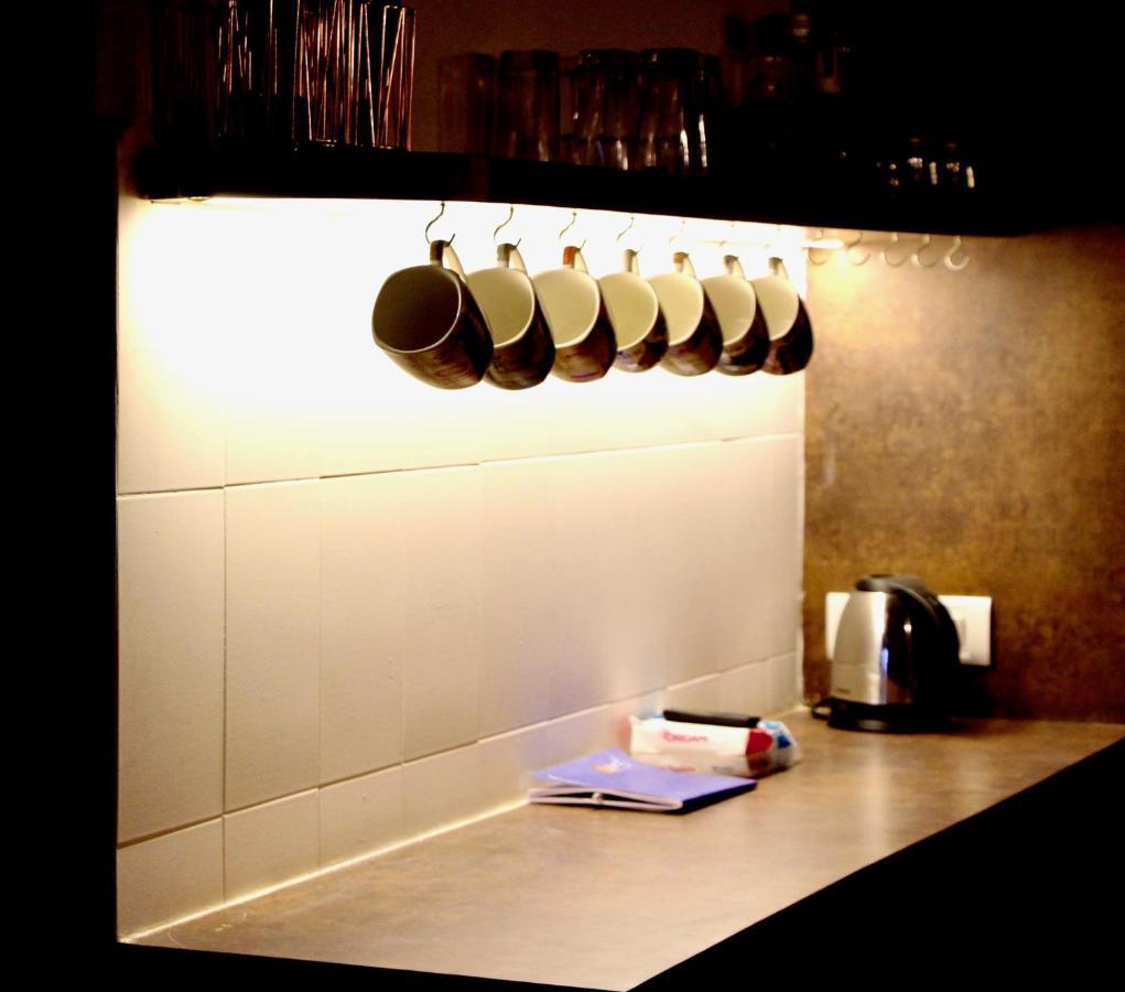 מומביי Gosolo Stays Bandra Hostel מראה חיצוני תמונה