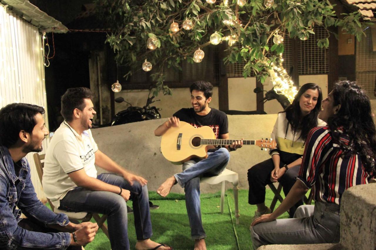 מומביי Gosolo Stays Bandra Hostel מראה חיצוני תמונה