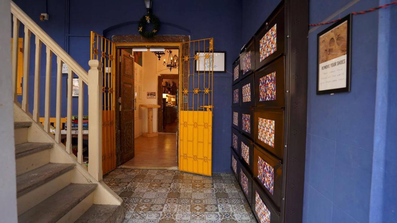 מומביי Gosolo Stays Bandra Hostel מראה חיצוני תמונה