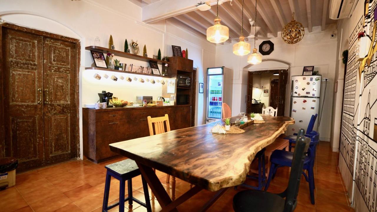 מומביי Gosolo Stays Bandra Hostel מראה חיצוני תמונה