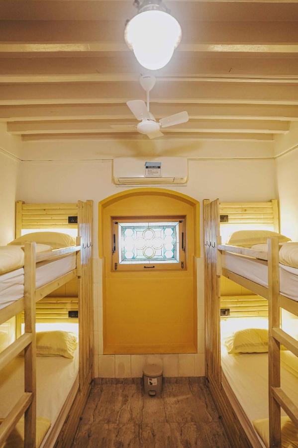 מומביי Gosolo Stays Bandra Hostel מראה חיצוני תמונה