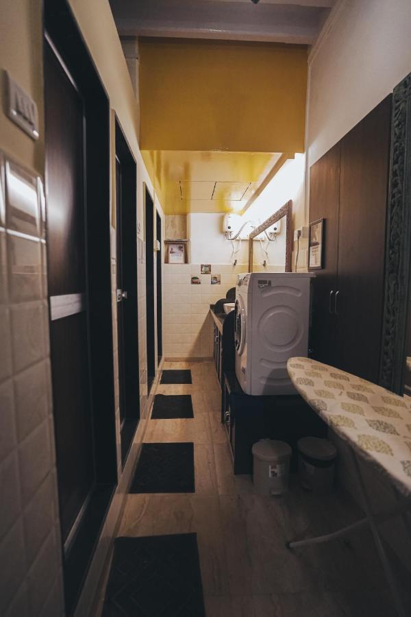 מומביי Gosolo Stays Bandra Hostel מראה חיצוני תמונה