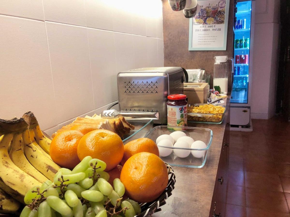 מומביי Gosolo Stays Bandra Hostel מראה חיצוני תמונה