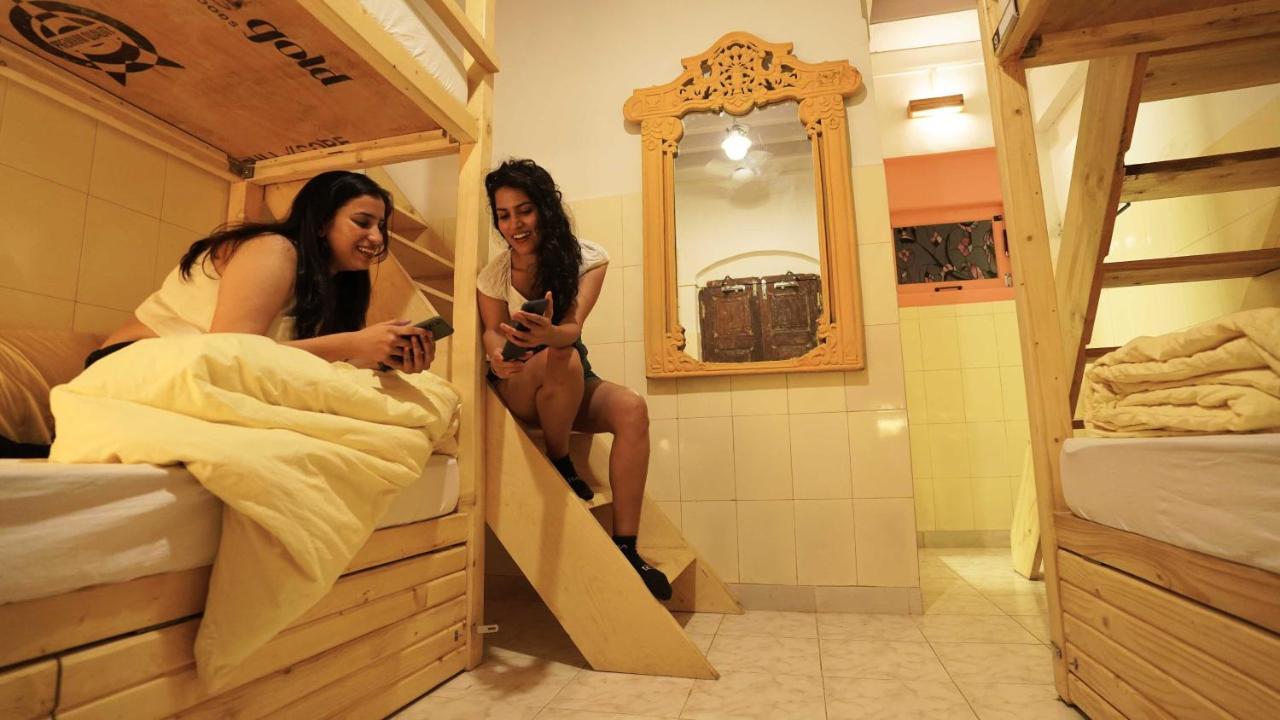 מומביי Gosolo Stays Bandra Hostel מראה חיצוני תמונה