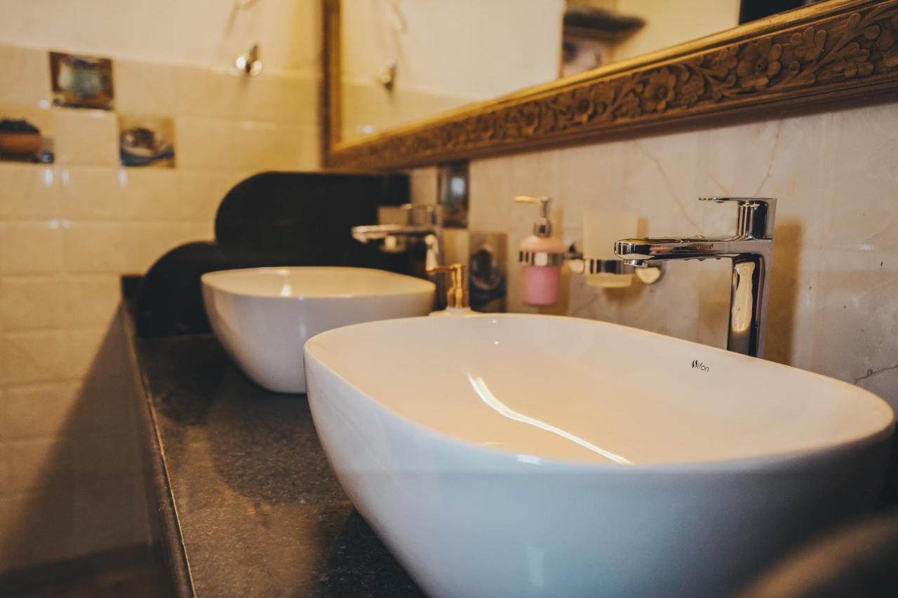 מומביי Gosolo Stays Bandra Hostel מראה חיצוני תמונה
