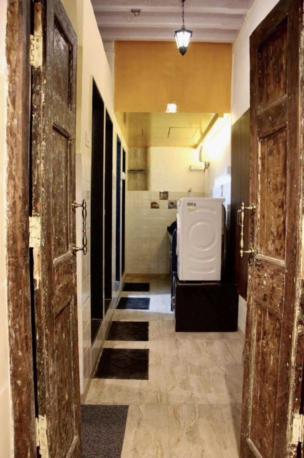 מומביי Gosolo Stays Bandra Hostel מראה חיצוני תמונה