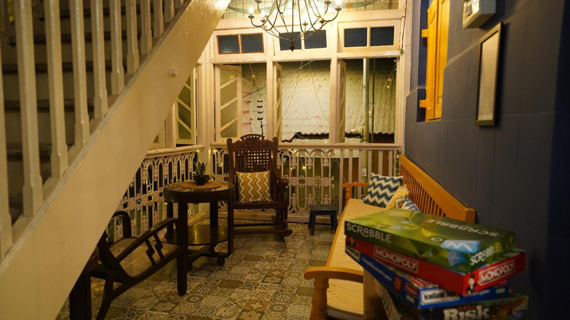 מומביי Gosolo Stays Bandra Hostel מראה חיצוני תמונה